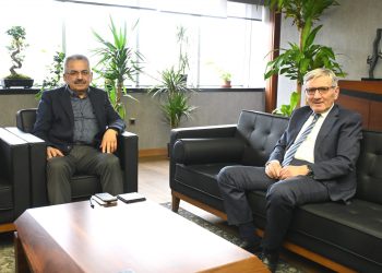 Harb-İş Sendikası eski Genel Başkanı ve 22.-24. Dönem CHP Milletvekili İzzet Çetin, Genel Başkanımız Nihat Yurdakul’a ziyarette bulundu.