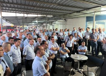 Genel Başkanımızın basın toplantısının ardından İzmir Büyükşehir Belediyesi şirketleri İZULAŞ ve İZBETON’da üyelerimizle değerlendirme toplantısı yaptık.